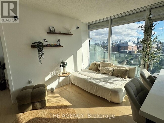 Building Photo - 36 Lisgar St