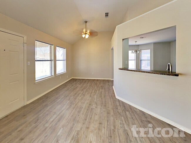 Foto del edificio - 1508 Sunflower Ln