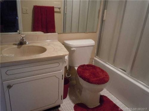 Building Photo - 830 S Hollybrook Dr