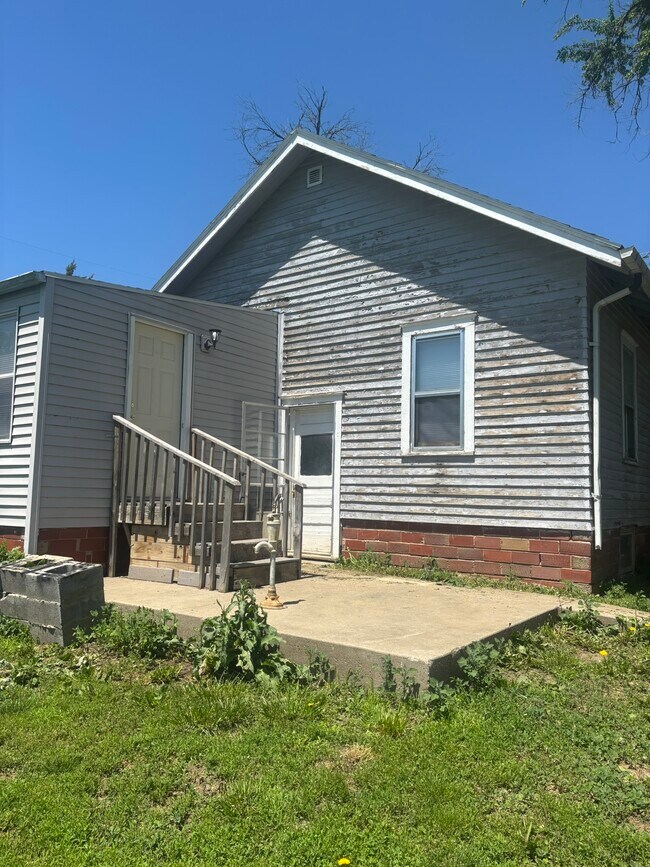Building Photo - 502 Church St
