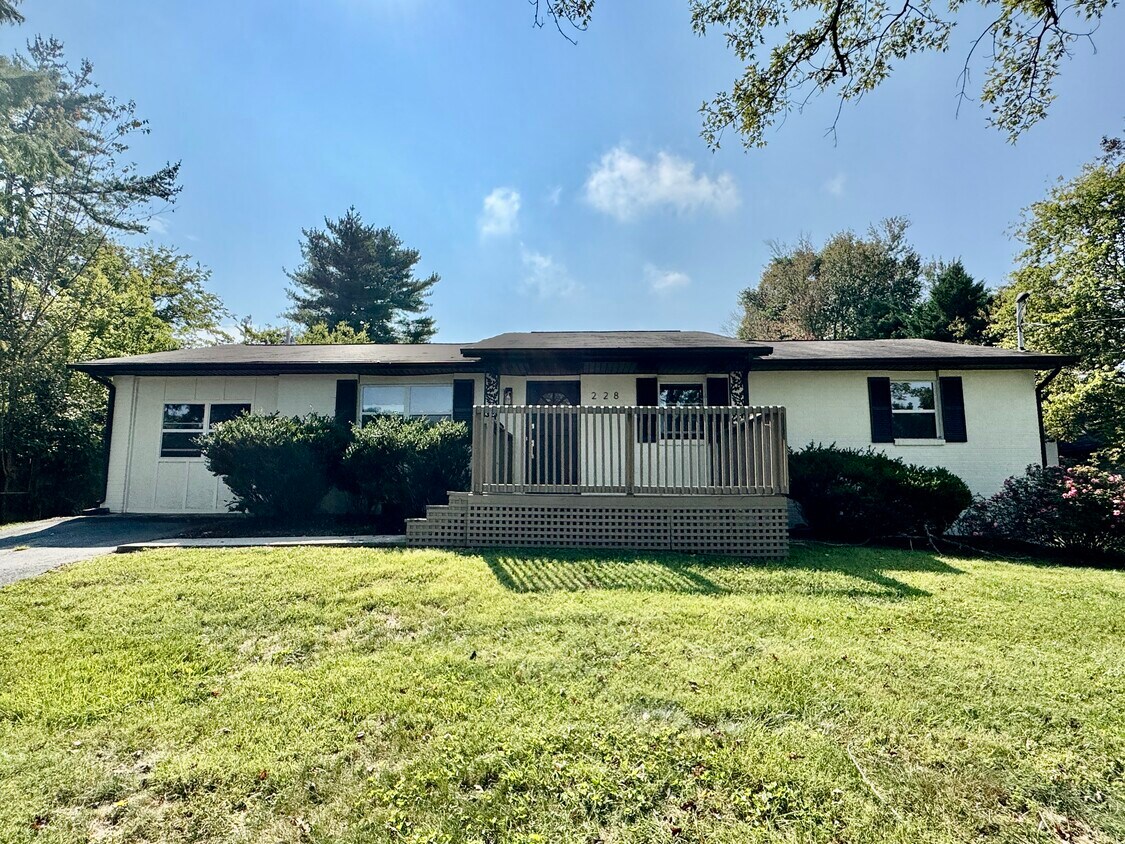 Foto principal - 228 Brampton Rd