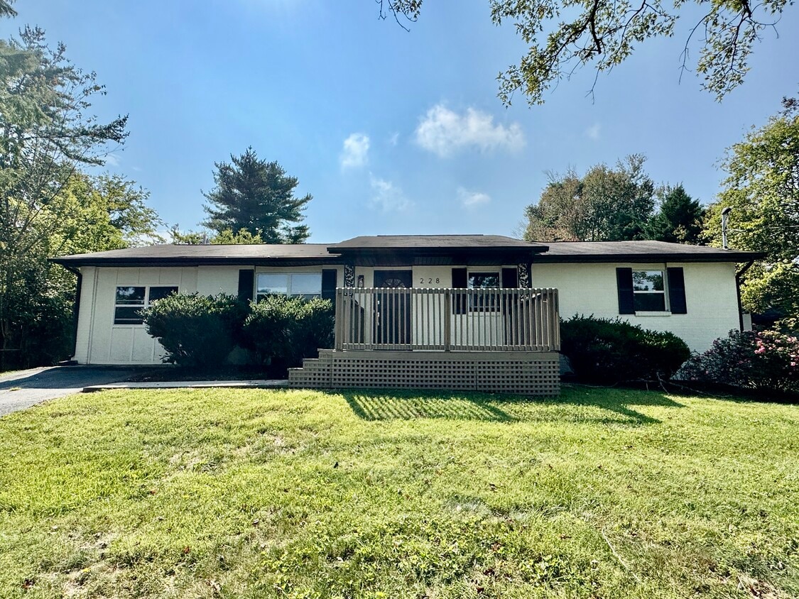 Primary Photo - 228 Brampton Rd