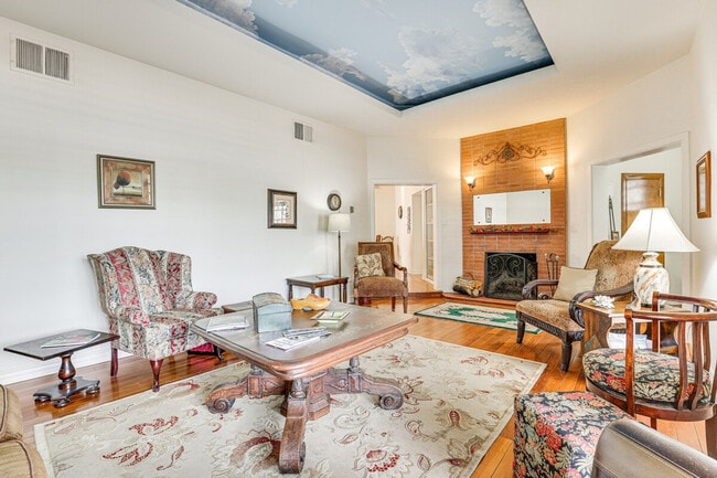 Building Photo - 107 W Windsor Ave