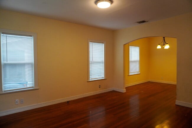 Foto del edificio - 3br / 2ba house in Woodlawn terrace, close...