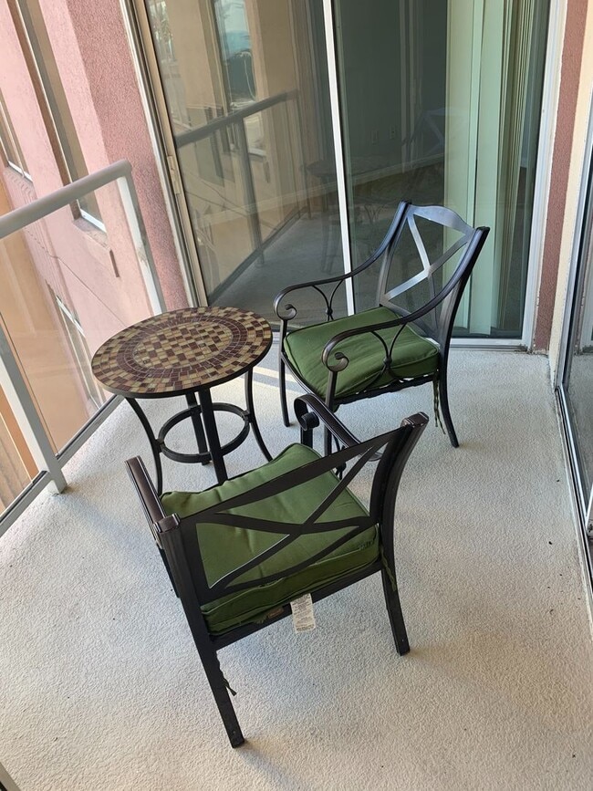 Foto del edificio - Beautiful 2 Bed + 2 Bath Long Beach Condo ...