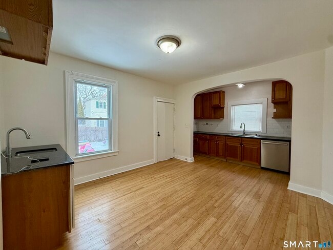 Building Photo - 74 High St