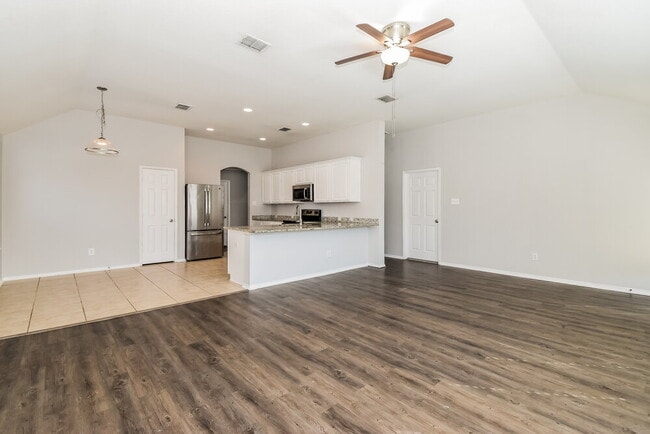 Foto del edificio - 910 Bowie Dr