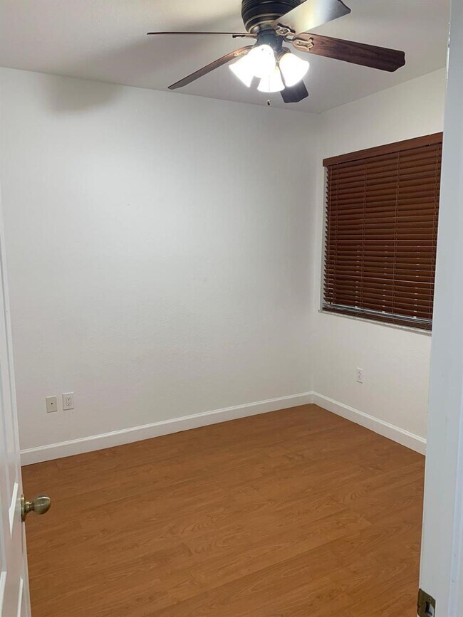 Foto del edificio - 3390 NE 13th Cir Dr