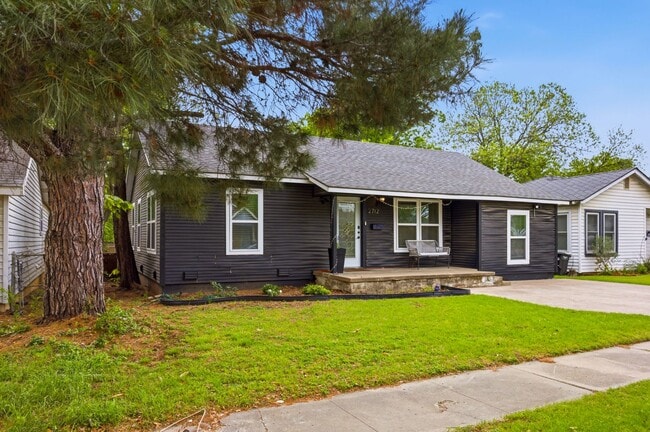 Foto del edificio - TCU-2712 Frazier Ave