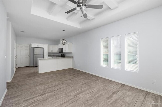 Building Photo - 308 S Retama Ln