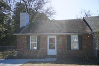 Building Photo - 2705 Brookfield Dr