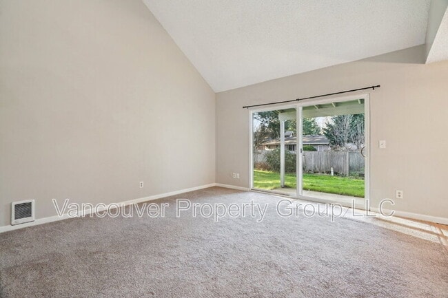 Photo - 810 NE Pinebrook Ave House