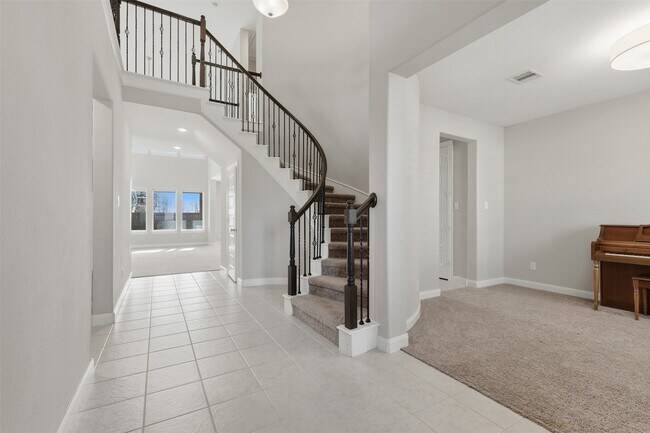 Foto del edificio - 2207 Silver Canyon Ln