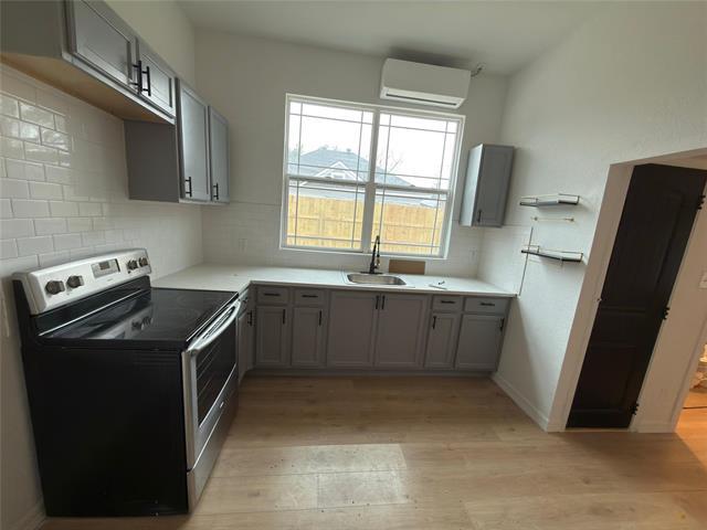 Foto del edificio - 216 W 9th St