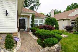 Building Photo - 185 Valencia Dr