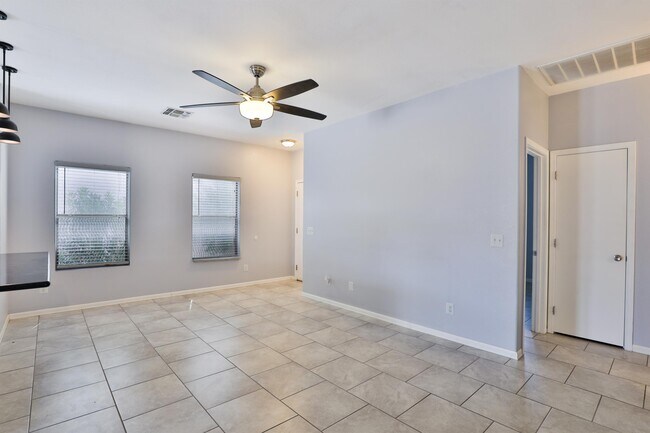 Building Photo - 934 E Desert Moon Trail