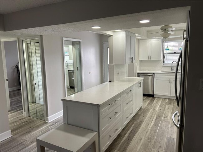 Foto del edificio - 5860 NW 44th St