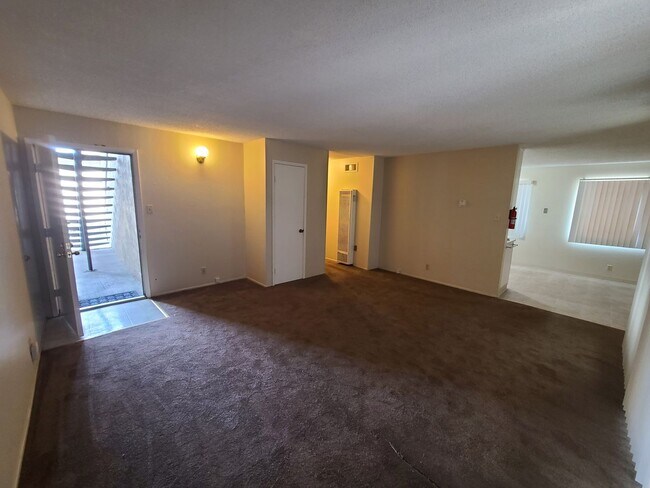 Foto del edificio - Utilities Included! Hayward 2-Bedroom with...