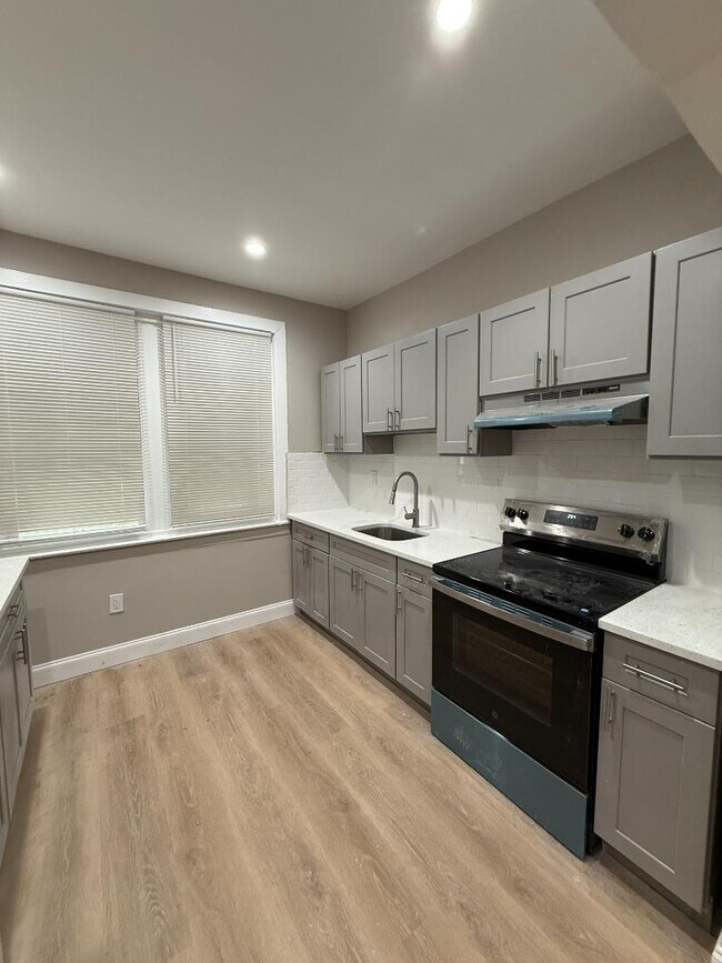 Building Photo - 2018 S 68th St