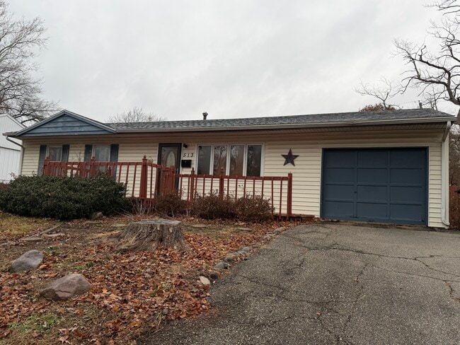 Building Photo - 513 Dawn Ave