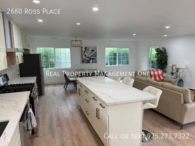 Foto del edificio - 2660 Ross Pl