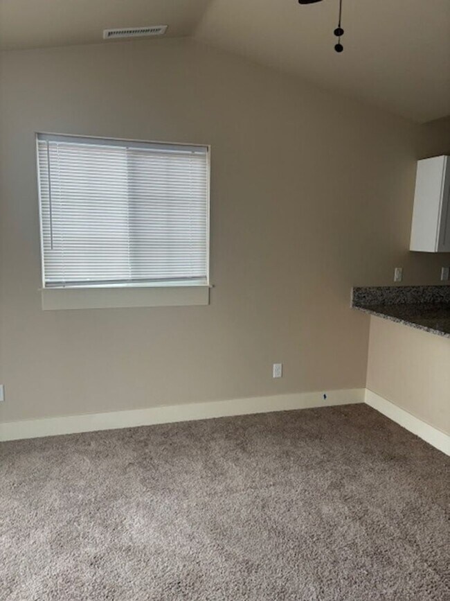Building Photo - Charming 3BR Townhome in Lebanon