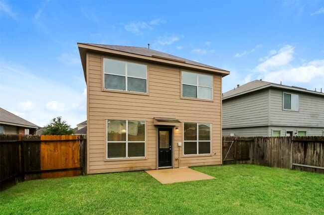 Building Photo - 19406 Plantation Field Dr