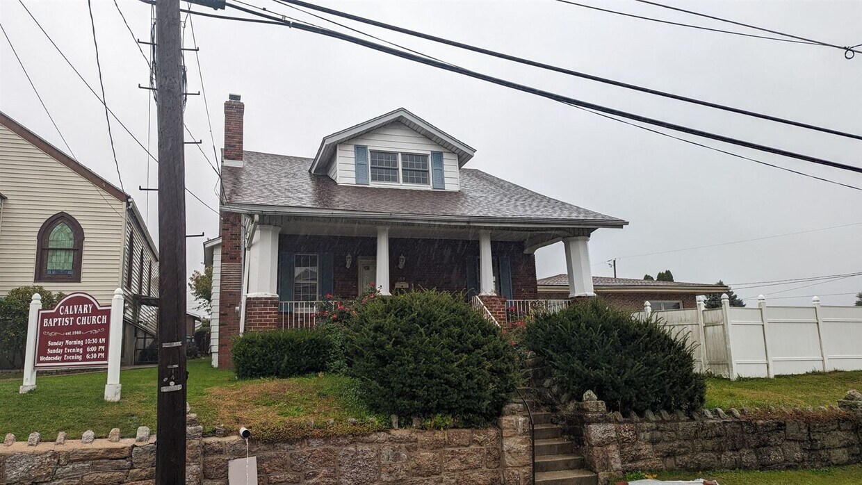 Primary Photo - 4 br, 2 bath House - 155 S CENTER ST