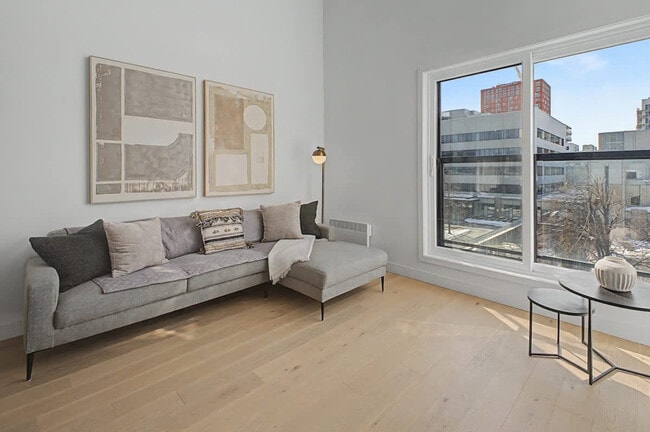 Building Photo - 605 Rue Fullum