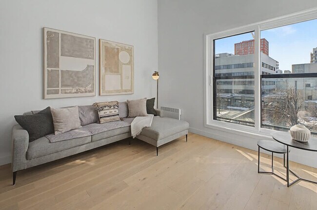 Photo du bâtiment - 605 Rue Fullum