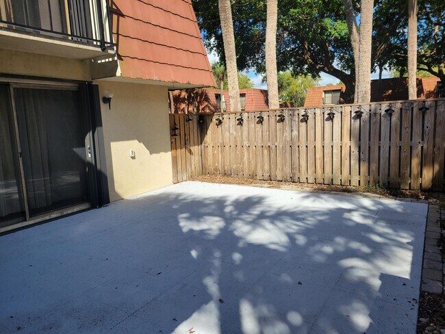 Foto del edificio - 201 Live Oak Ln