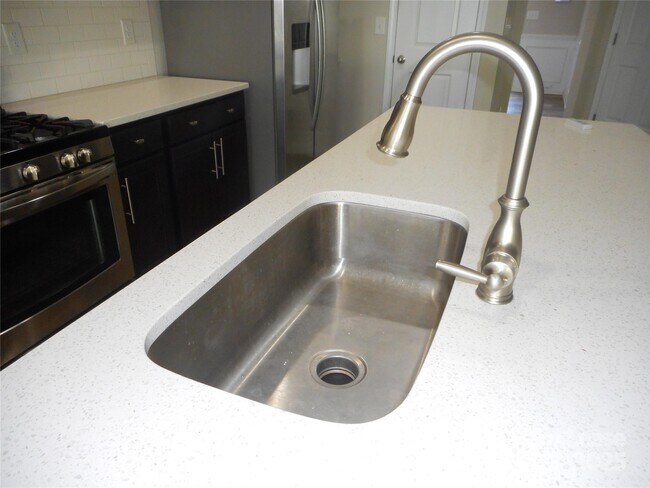 Foto del edificio - 13247 Savannah Point Dr