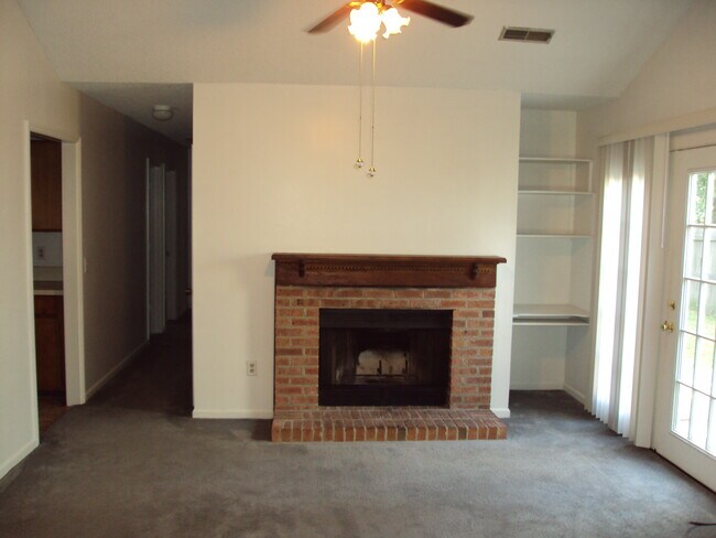 Foto del edificio - 132 Alston Cir