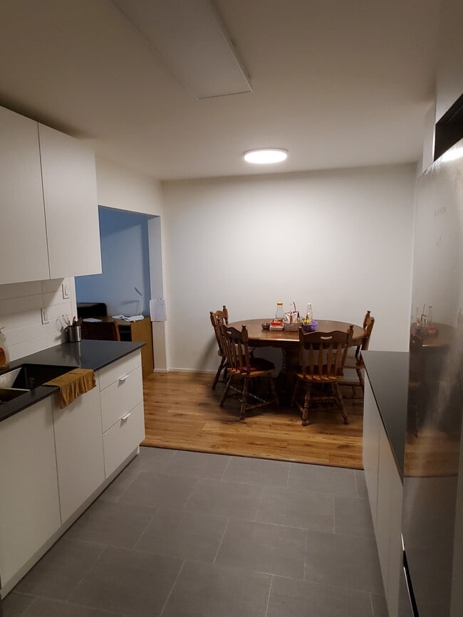 Building Photo - 1480-1480 Boundary Crescent