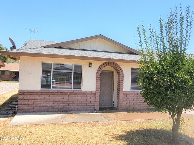 Foto del edificio - 10111 N 96th Dr