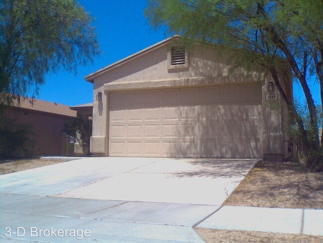 Building Photo - 2589 E Cambridge Ring Dr