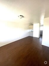 Building Photo - 500 S Oakley Ave