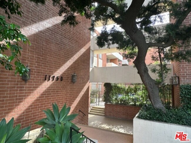 Foto del edificio - 11750 W Sunset Blvd