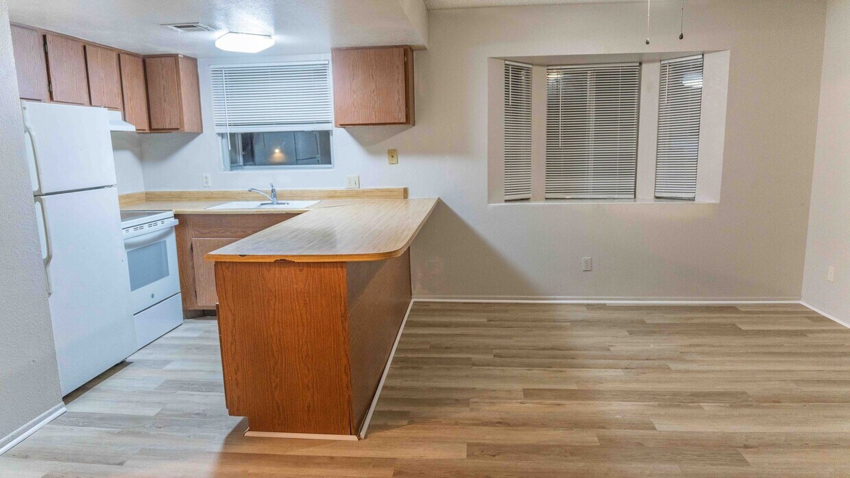 Foto principal - Fully Remodeled 2 Bedroom! **** $300 off move in **