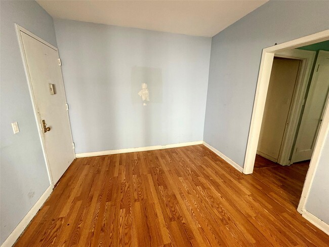 Foto del edificio - 967 McLean Ave