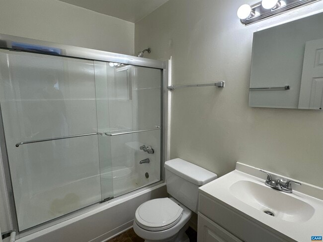 Foto del edificio - 2432 Eastham Hill