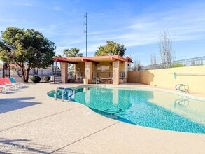 Building Photo - 2533 E Wagoner Rd