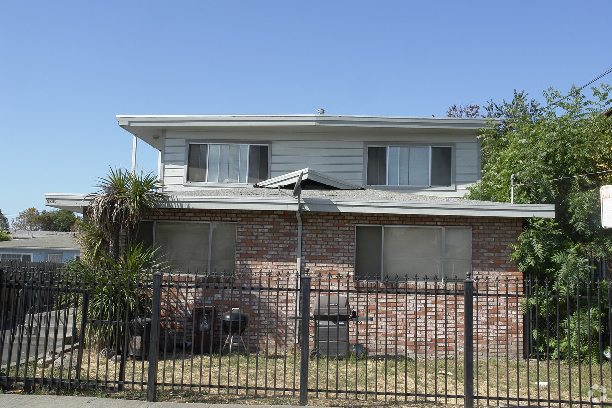 Foto del edificio - 9235 Holly St