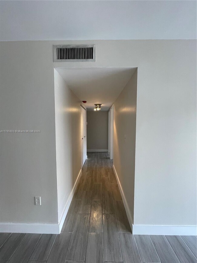 Foto del edificio - 7427 SW 152nd Ave