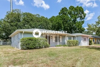 Building Photo - 804 Greenbriar Dr