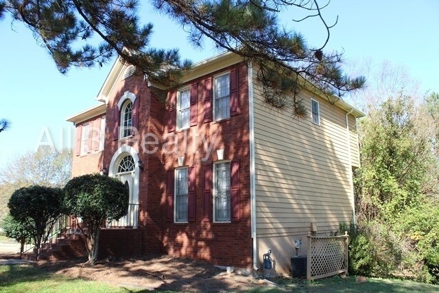 Building Photo - 105 Hillcrest Ave