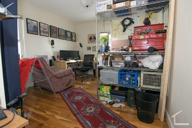 Foto del edificio - Nicely renovated 4 bed in a prime location...