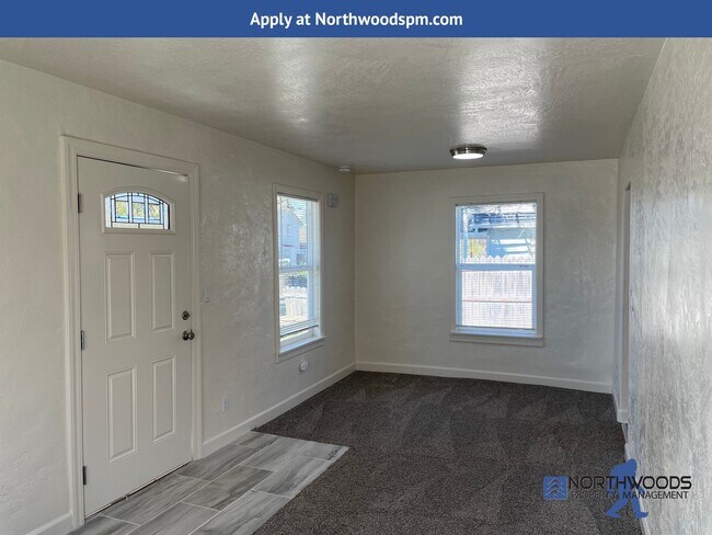 Foto del edificio - Newly remodeled 2 Bedroom 1 Bath Home
