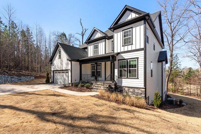 Building Photo - Contemporary 5 Bed 3 Bath Home in Chapel R...