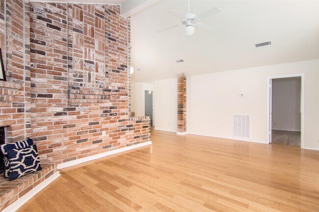 Foto del edificio - 4930 Shadowdale Dr
